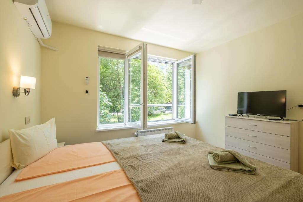 Top Location, Brand New 3 Bdrm Apt & Free Parking Sófia Exterior foto