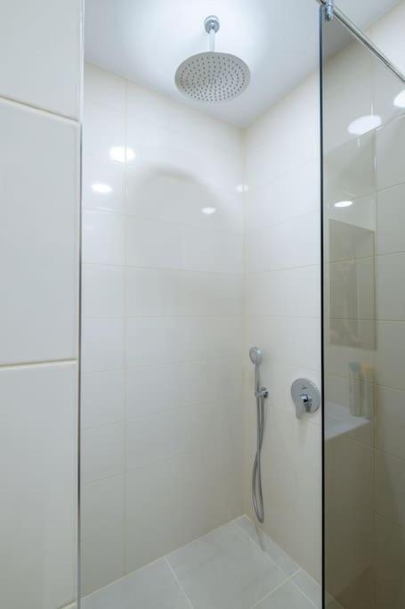 Top Location, Brand New 3 Bdrm Apt & Free Parking Sófia Exterior foto
