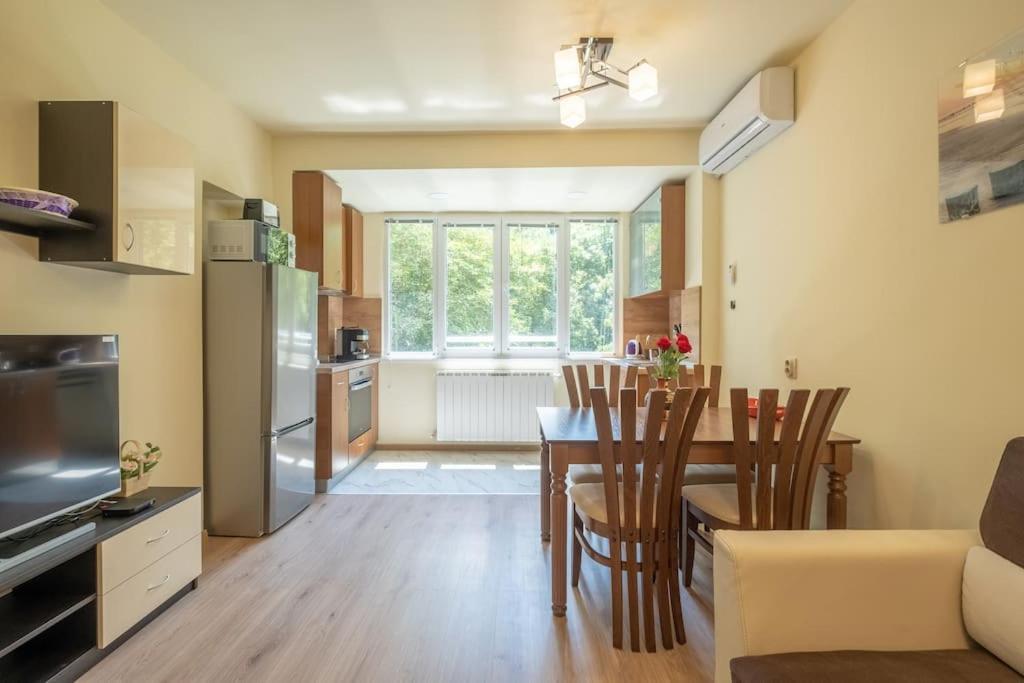 Top Location, Brand New 3 Bdrm Apt & Free Parking Sófia Exterior foto