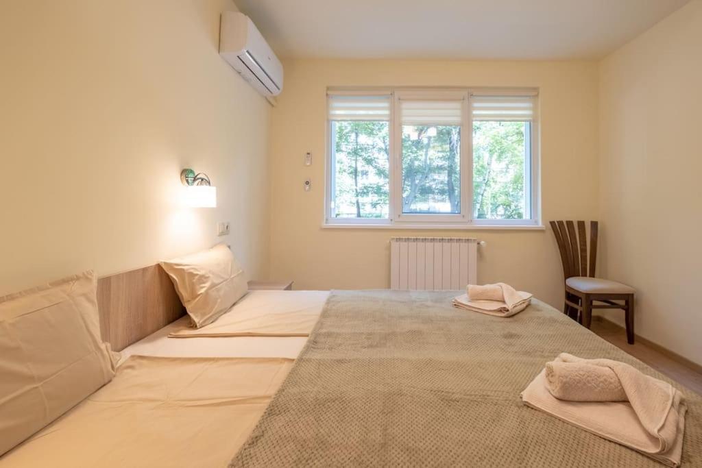 Top Location, Brand New 3 Bdrm Apt & Free Parking Sófia Exterior foto